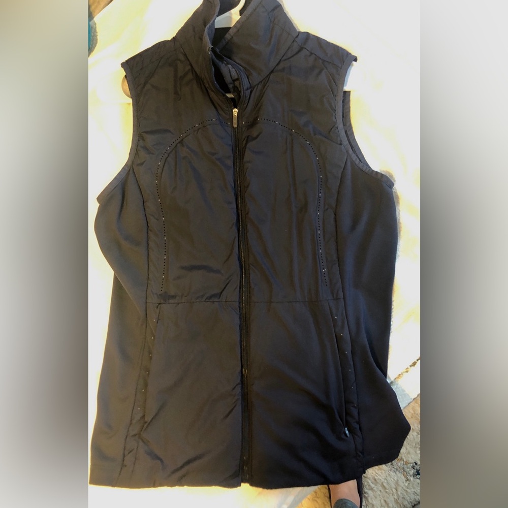 Lululemon Run For The Cold Vest. Dark blue